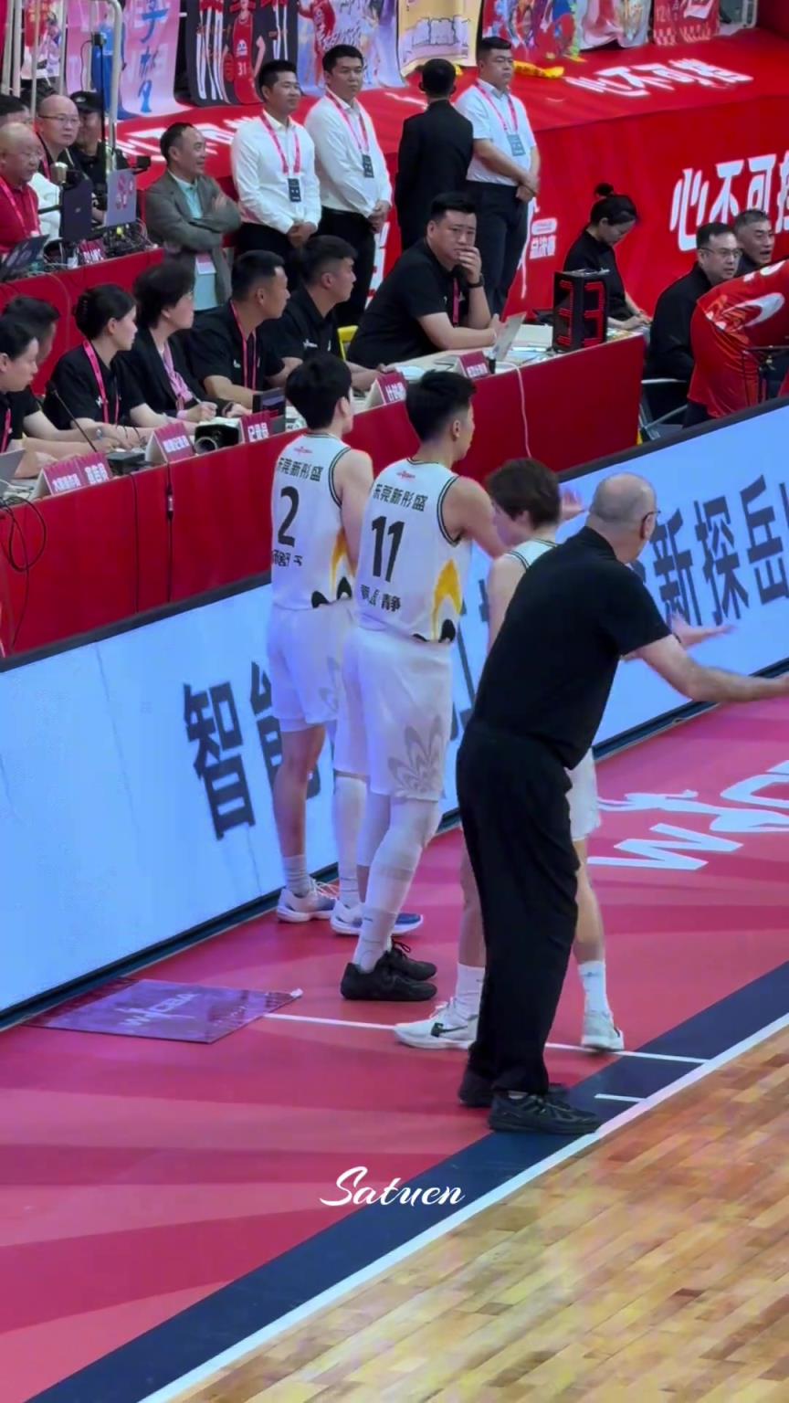 無奈的一家三口！絕望的教練，氣瘋了的皮總！