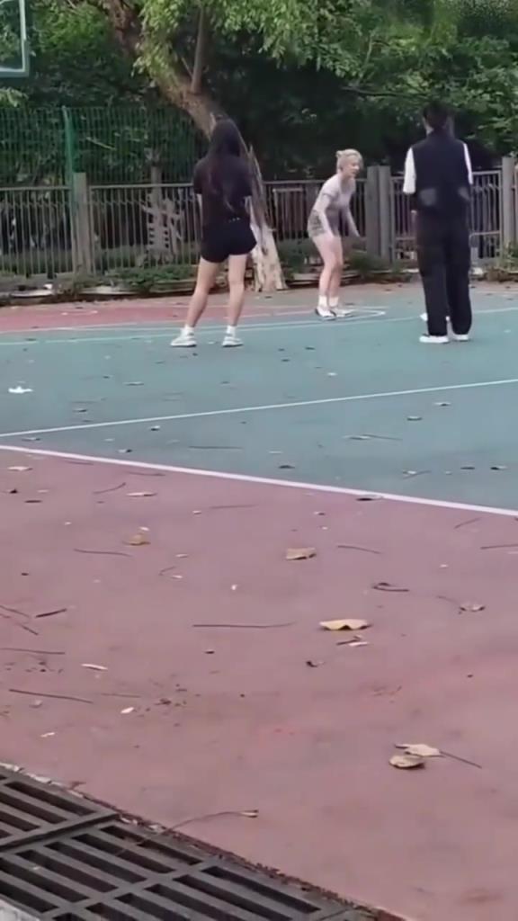 上來就背打女生的男人，真的活該沒有女朋友啊