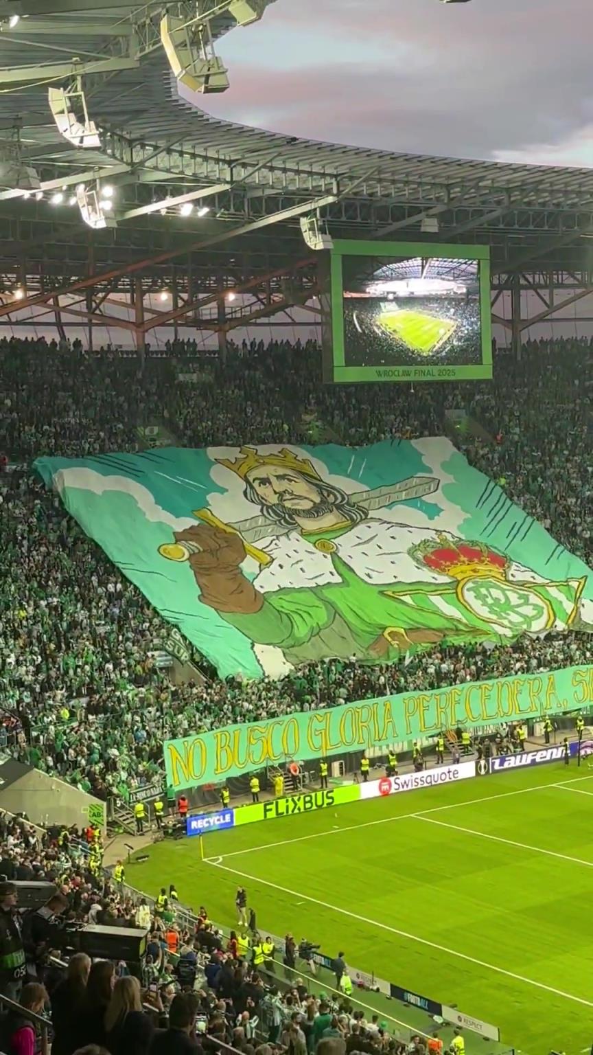 沖擊獎(jiǎng)杯！貝蒂斯球迷這巨型Tifo太有氣勢了