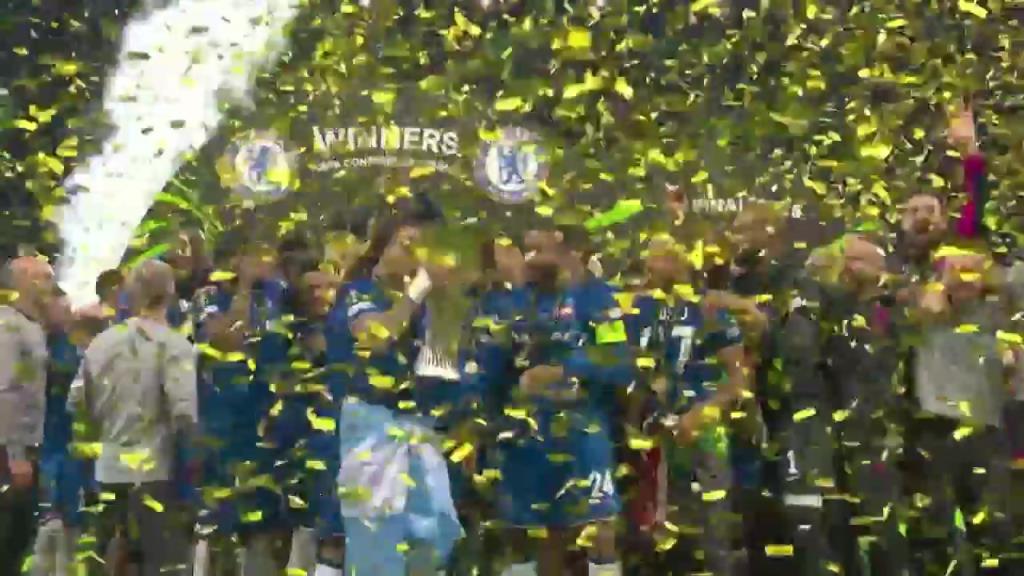 ?榮耀藍(lán)軍！歐協(xié)聯(lián)奪冠捧杯！里斯-詹姆斯高舉獎(jiǎng)杯全隊(duì)?wèi)c祝