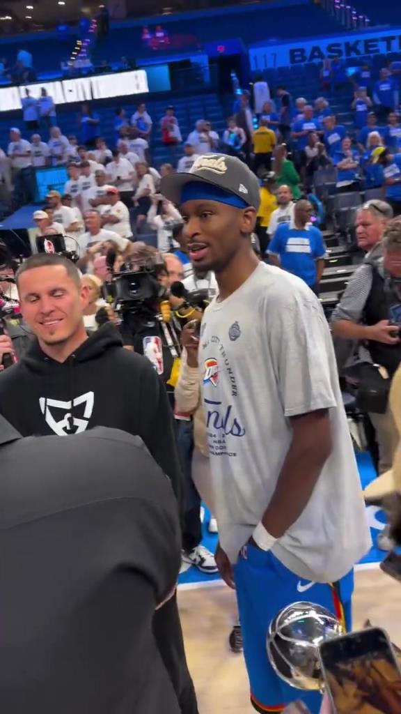 道理我都懂，但是為什么亞歷山大拿到MVP之后要掏襠